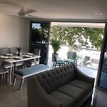 Apartamento costero, amplio y cómodo.